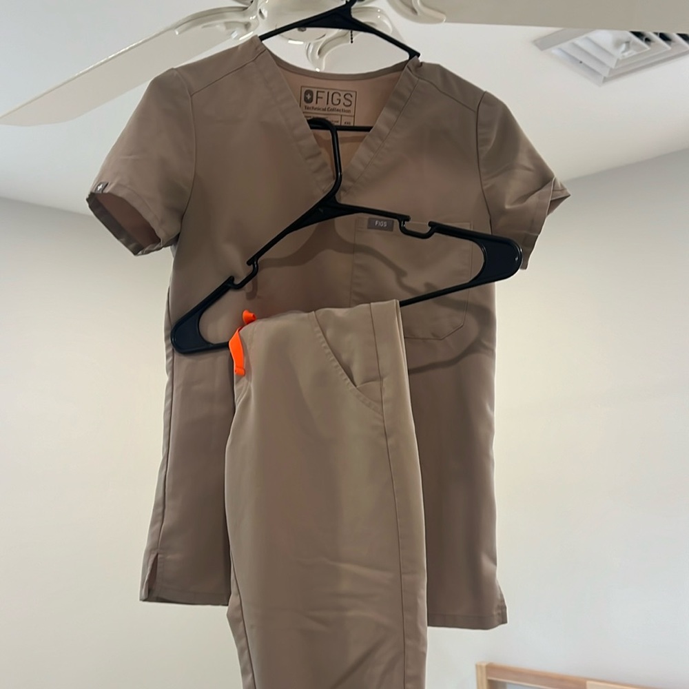 FIGS scrubs